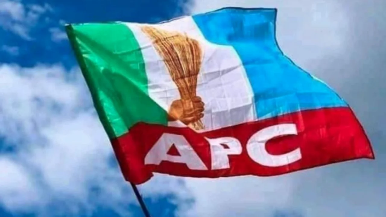 Ex-Senate President’s loyalists, others defect to APC in Ebonyi