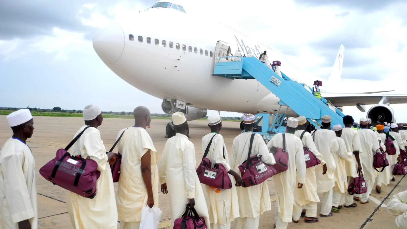 Nigerians react as FG subsidises Hajj fare with N90bn