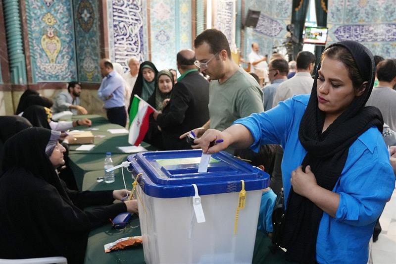 Iran schedules rerun for July 5 as initial poll fails to produce President