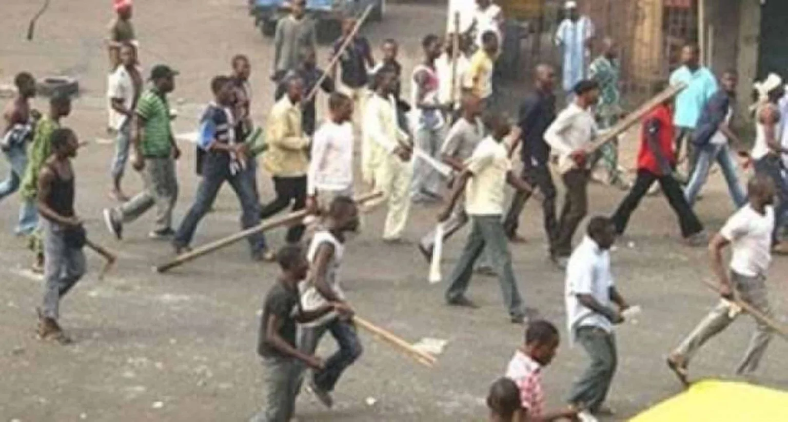 VIDEO: Thugs warn Lagos residents against joining August 1 protest