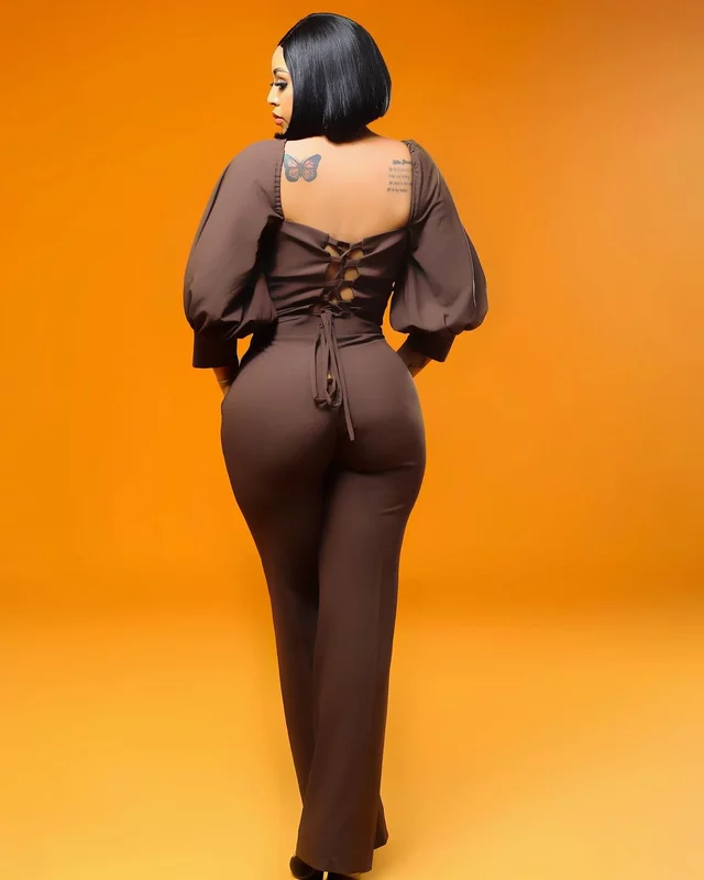 “See body ooo” – Regina Daniels flaunts her big curves