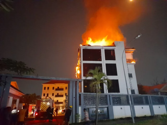 BREAKING: Popular Abuja hotel is on fire