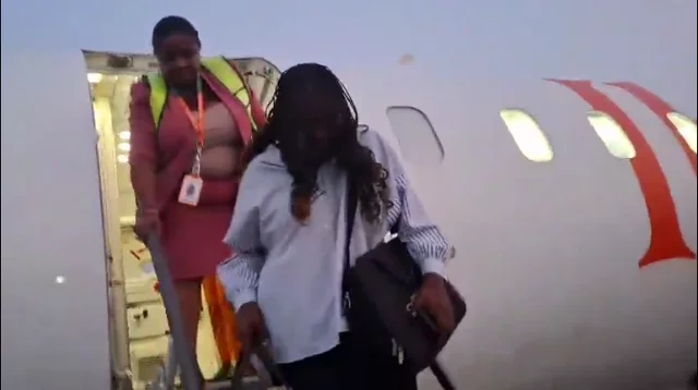 Lady escape being lynched after holding Ibom Air flight hostage