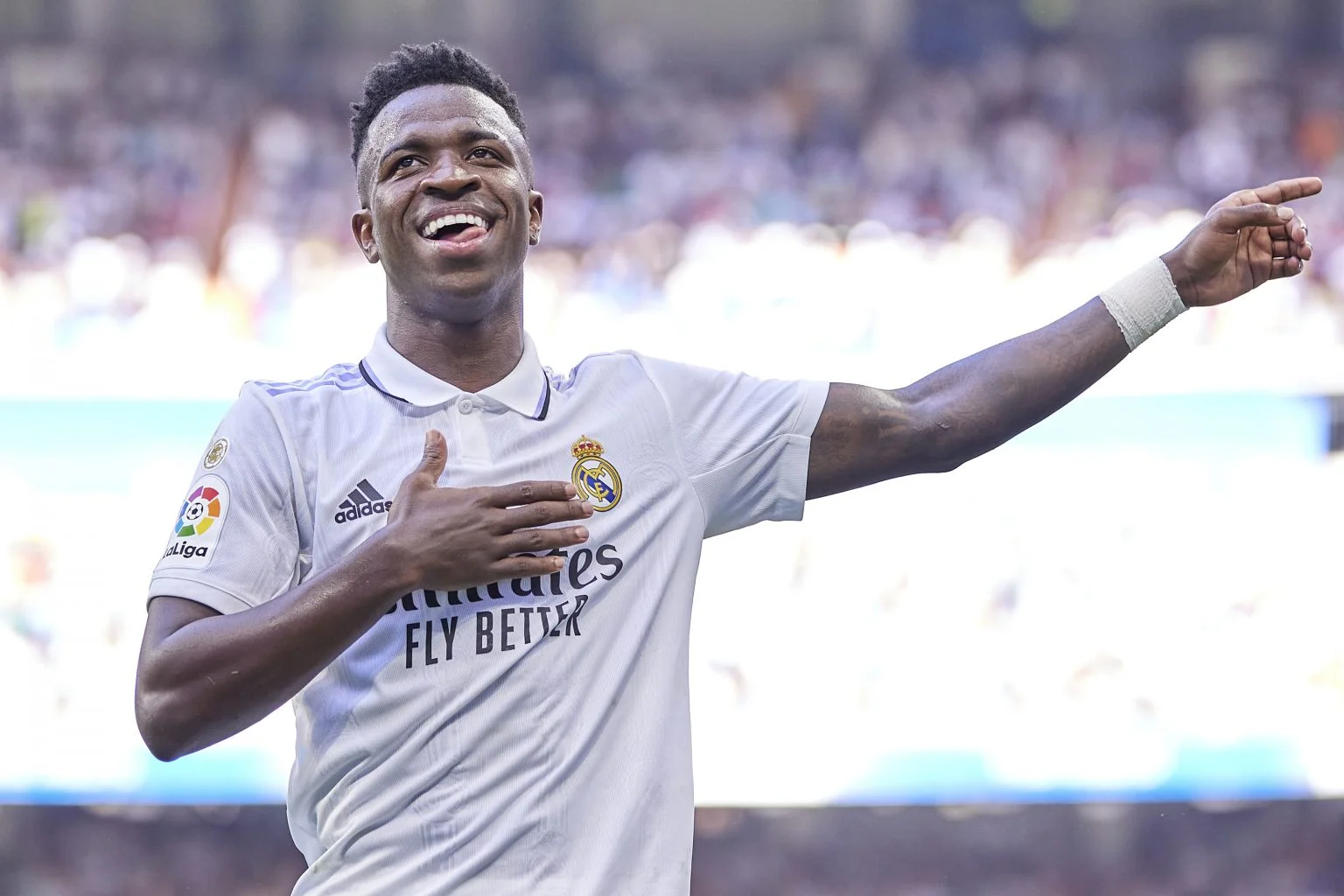 Vinicius Jr set to buy football club