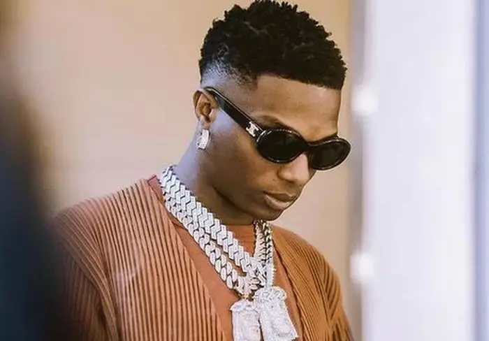 VIDEO: Wizkid caught in heated altercation with passerby