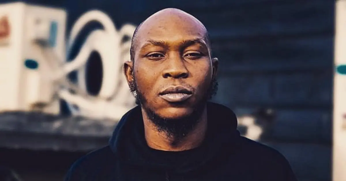 VIDEO: Seun Kuti reacts as Korra Obidi twerks on Fela’s grave