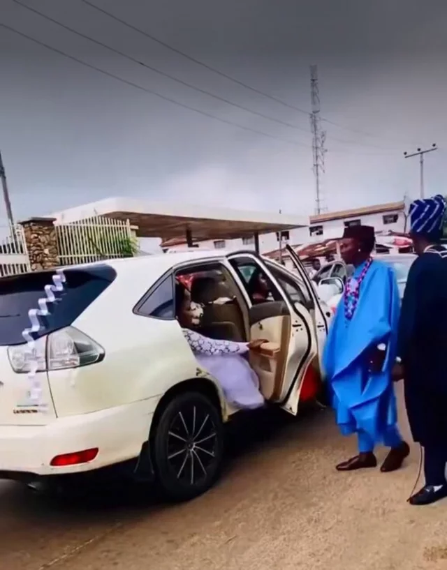 Drama as man stops wedding convoy, claims the bride extorted him