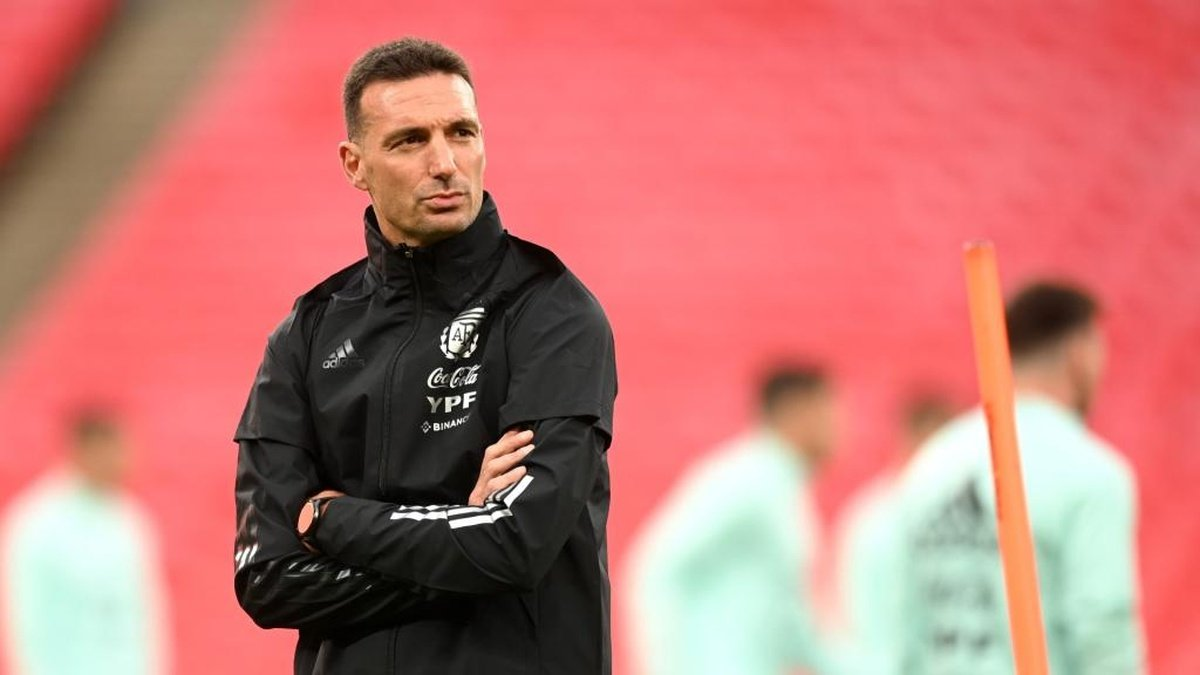 Argentina Coach Opens Up on One Thing He Never Does With Messi